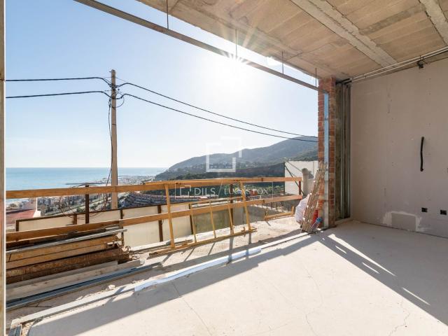 Lucas Fox presenta esta magnífica villa de cuatro plantas co. 440m² Les Botigues de Sitges