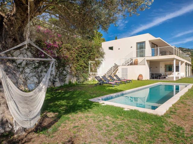 Lucas Fox presenta esta magnífica villa, situada en una de l. 462m² Begur