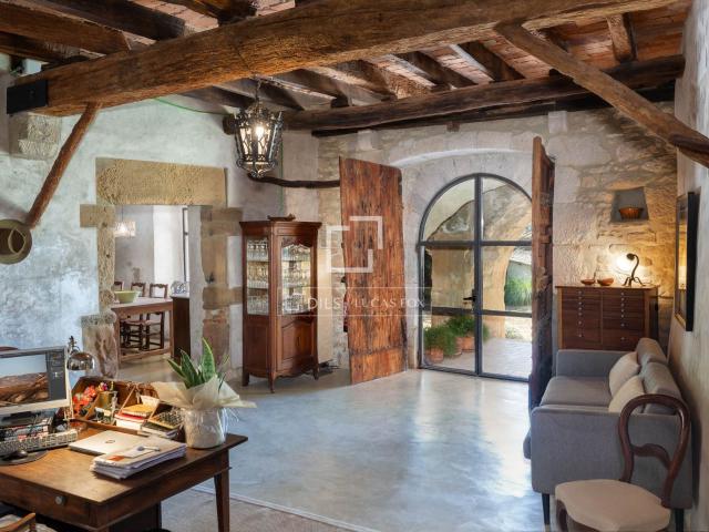 Lucas Fox presenta esta masía del siglo Xviii, situada en un. 1196m² Vilademuls
