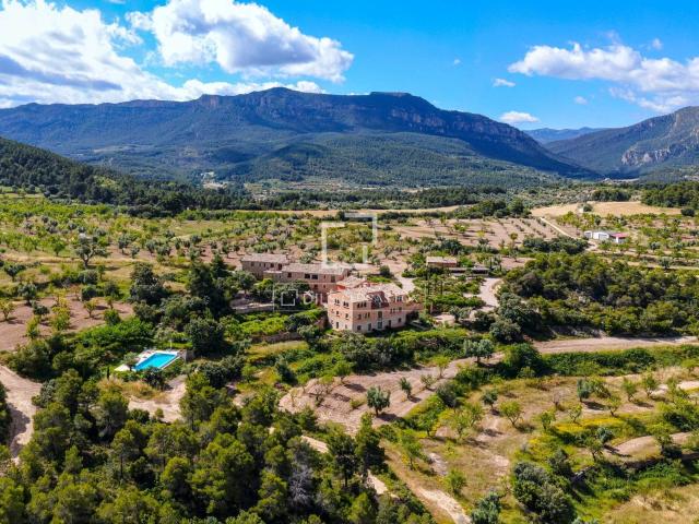 Lucas Fox presenta este elegante hotel boutique que ofrece u. 2186m² Valderrobres
