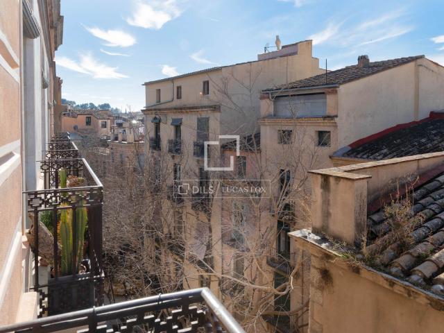 Lucas Fox presenta este exclusivo ático situado en pleno cor. 242m² Girona