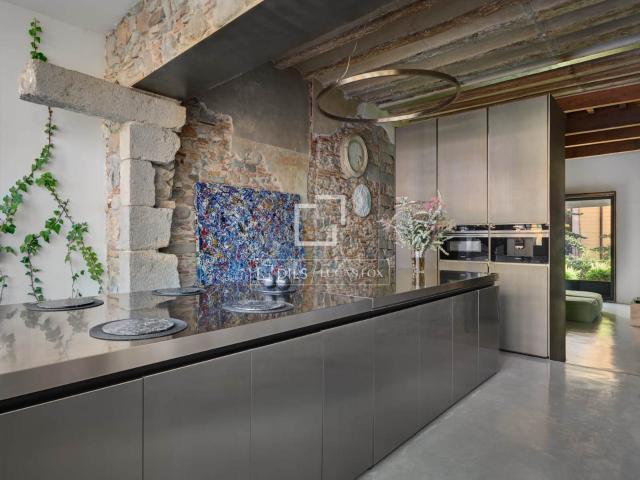 Lucas Fox presenta este exclusivo piso, totalmente restaura. 133m² Girona