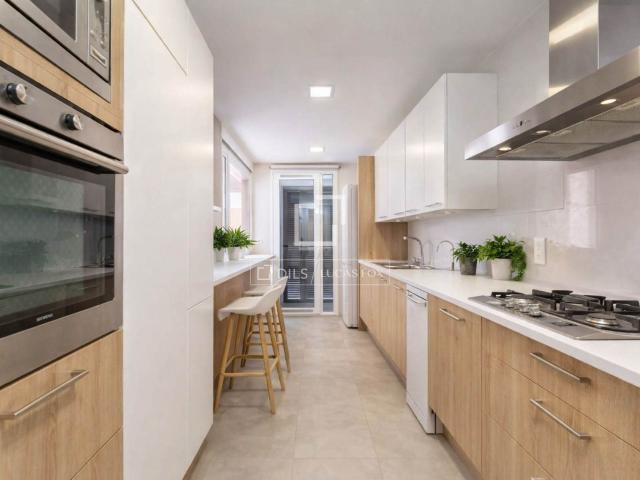 Lucas Fox presenta este magnífico piso de alto nivel en un e. 137m² Sant Just Desvern