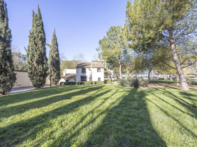 Lucas Fox presenta este piso a reformar en el barrio de Camp. 135m² Valencia