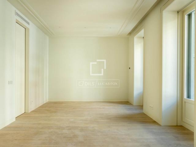 Lucas Fox presenta este piso con espectaculares vistas a la. 211m² Madrid