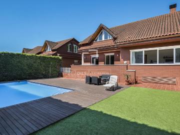Lucas Fox tiene el placer de presentar esta magnífica vivien. 535m² Sant Cugat del Vallés