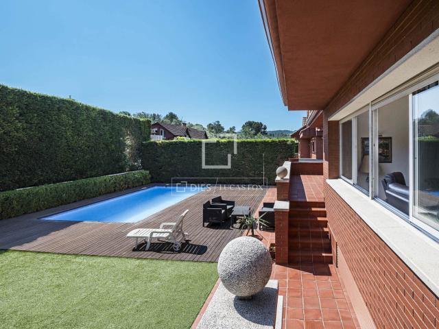 Lucas Fox tiene el placer de presentar esta magnífica vivien. 535m² Sant Cugat del Vallés