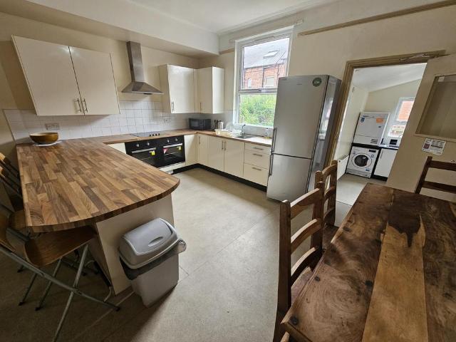 Lucas Place, Leeds 6 bed house to rent £2,220 pcm £512 pw