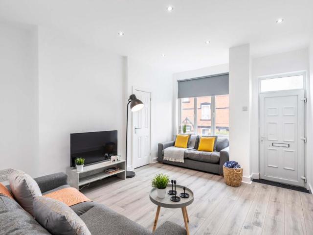 Lucas Street, Leeds LS6 6 bed house to rent £3,666 pcm £846 pw