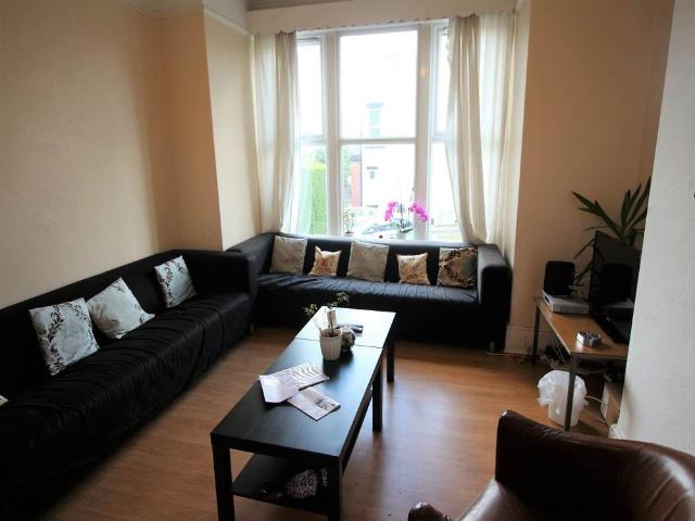 Lucas Street Room 5, Headingley, Leeds