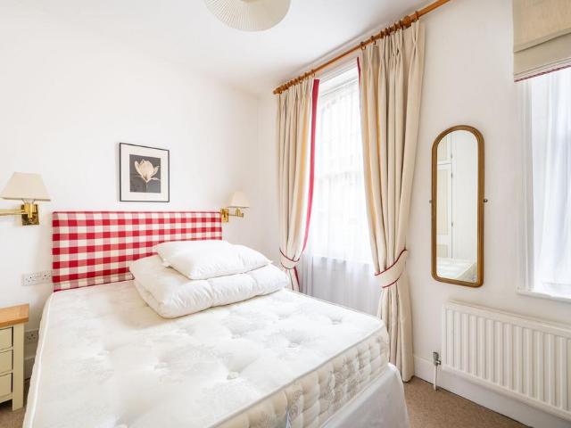 Lucerne Mews, Hillgate Village. 2 bed mews to rent £3,250 pcm £750 pw