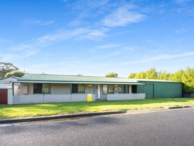 Lucindale Living: Modern Comfort Meets Country Potential