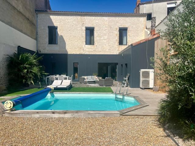 Lucon 85 Coeur De Ville Maison De Charme Et De Caractere A. 400m² Luçon