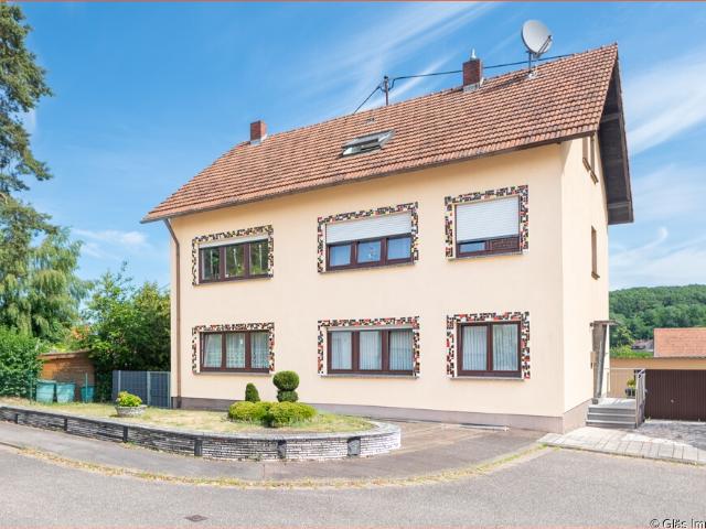 Ludweiler Ein Zuhause für mehrere Generationen – Gepflegtes Wohnhaus mit viel Platz und Garten