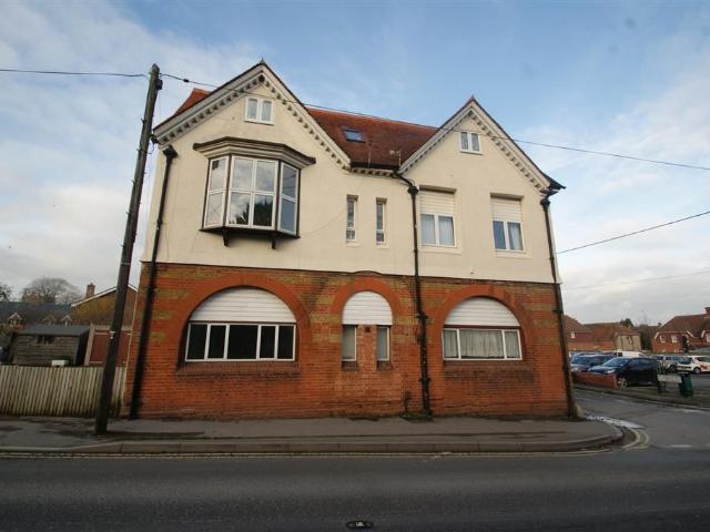 Ludgershall Road, Ludgershall SP11, 2 bed flat to rent, £950 pcm | PrimeLocation