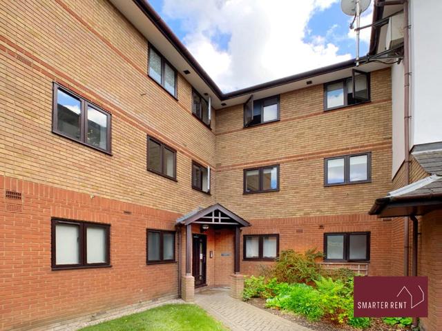 Ludlow Road, Maidenhead SL6 2 bed apartment to rent £2,850 pcm £658 pw