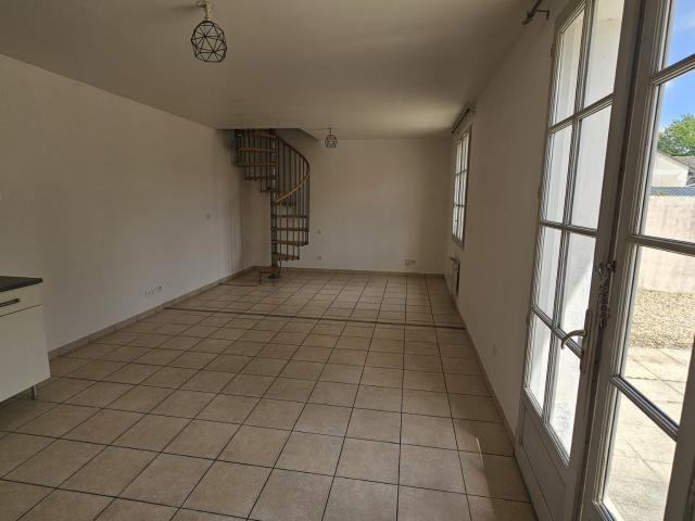 LUDON MEDOC APPARTEMENT DUPLEX T2 DE 66.54 m2 AVEC JARDINET ET 2 PLACES DE PARKING