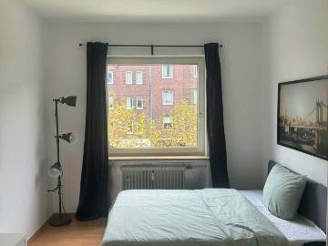 Luegallee, Werner-Pfingst-Platz