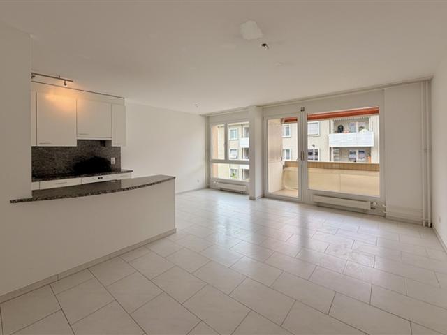Luftige 2.5 Zimmer Wohnung mit 2 Balkonen & einem Einstellhallenplatz