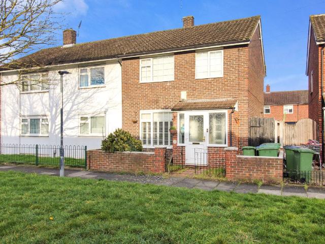 Luffield Road, London SE2, 3 bed semi detached house to rent, £2,150 pcm | PrimeLocation