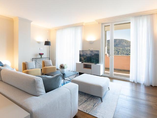 LUGANO COLLINA D'ORO ATTICO DI LUSSO ARREDATO SU DUE LIVELLI CON SPLENDIDA VISTA LAGO rif.609