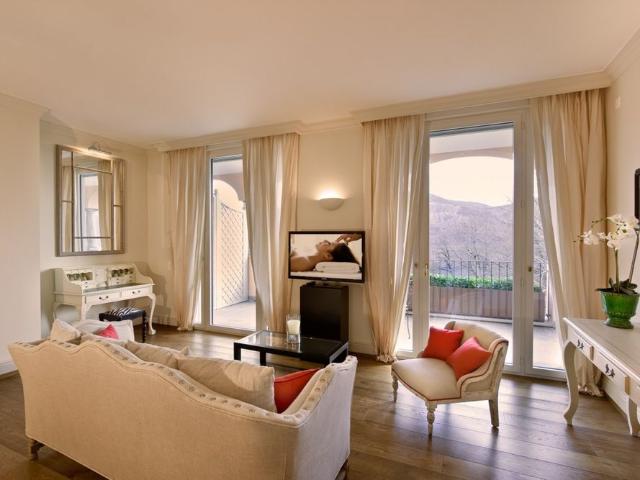 LUGANO COLLINA D'ORO AFFITTASI APPARTAMENTO ARREDATO CON SERVIZIO ALBERGHIERO Rif. 406
