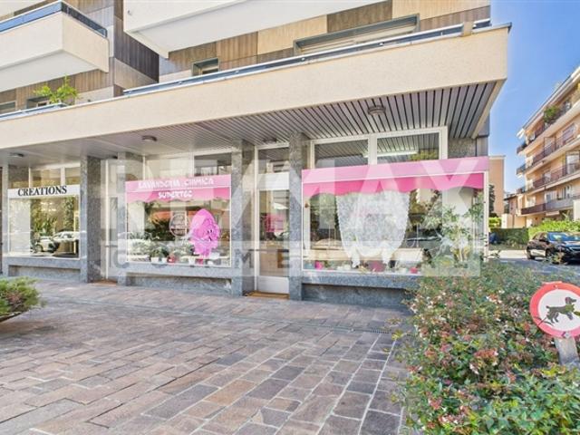 Lugano Cassarate Commercial premises con grande visibilità in vendita