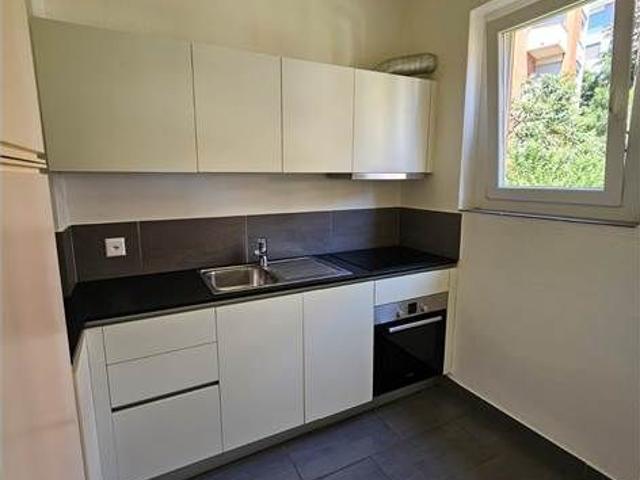 Lugano, grazioso 2.5 locali con balcone