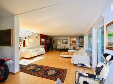 Lugano lakefront villa for rent in Bissone: April September