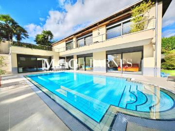 Lugano: Stattliche Villa mit Schwimmbad und Garten