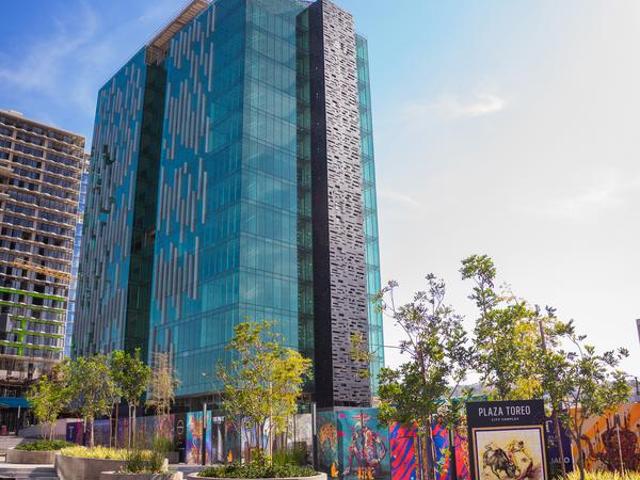 Lujo de local en las alturas, 61 m2 Central en Tijuana: local, oficina o consultorio en el mejor espacio Comercial en Plaza Toreo City Complex y de servicios VENTA amenidades y espacios flexibles Zona Dorada
