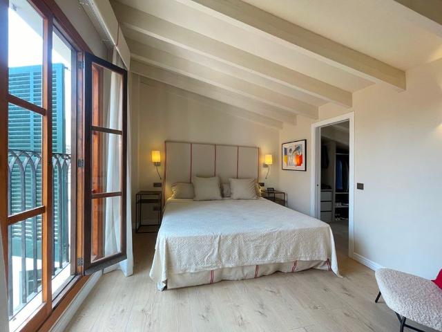Lujoso apartamento amueblado, 2 dormitorios, terraza, parking, ascensor Casco Antiguo, Palma