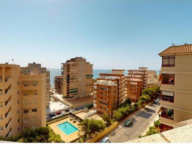 Lujoso Atico con imponentes vistas al mar para corta temporada