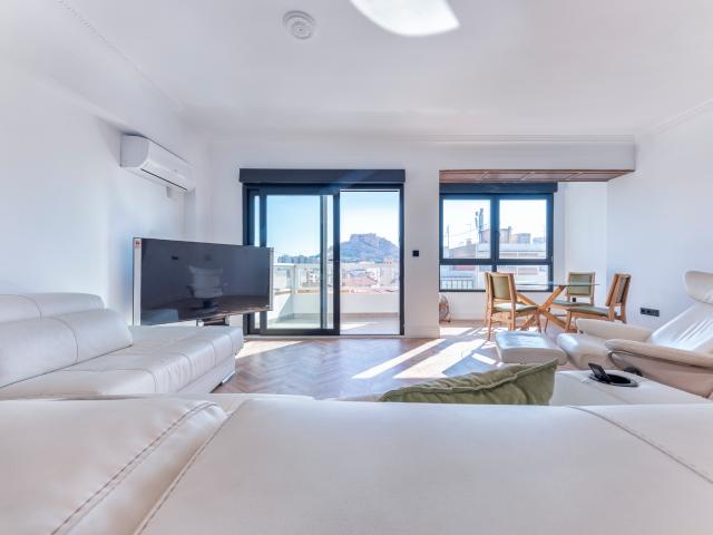 Lujoso Piso en Alquiler en Alicante con Vistas al Castillo