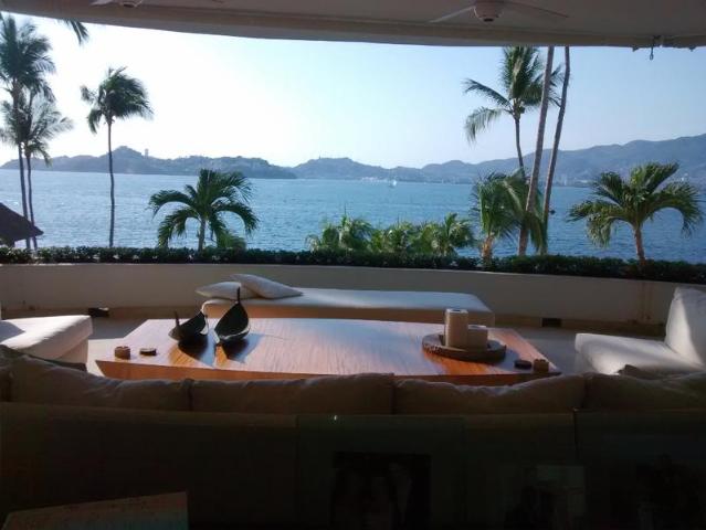 LUJOSO Y AMPLIO DEPARTAMENTO CON PLAYA EN ACAPULCO