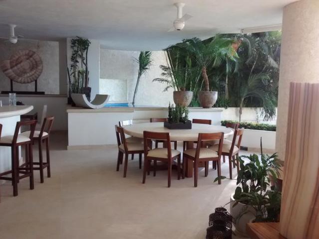 LUJOSO Y AMPLIO DEPARTAMENTO CON PLAYA EN ACAPULCO
