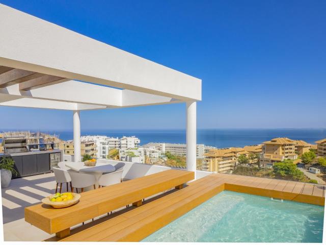 Lujosos Adosados de Obra Nueva con Vistas al Mar en El Higue. 174m² Fuengirola