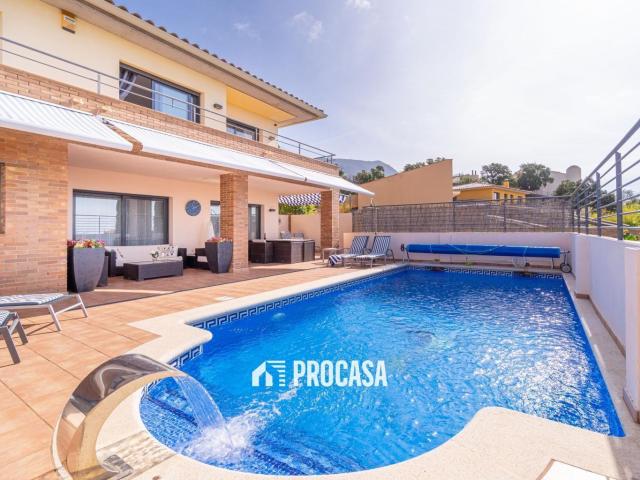 Lujosa casa a pocos metros del centro de Palau Saverdera 303m² Palau Saverdera