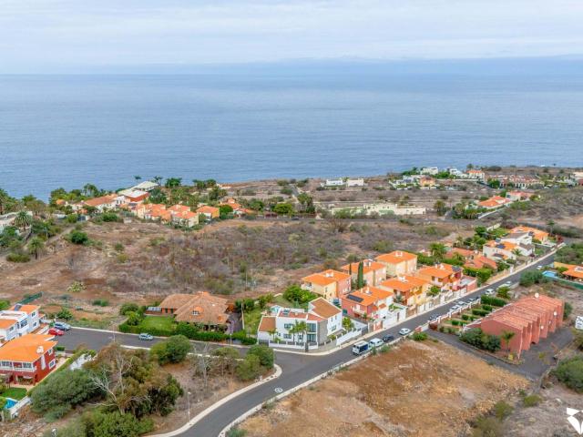 Lujosa casa adosada a estrenar en La Quinta
