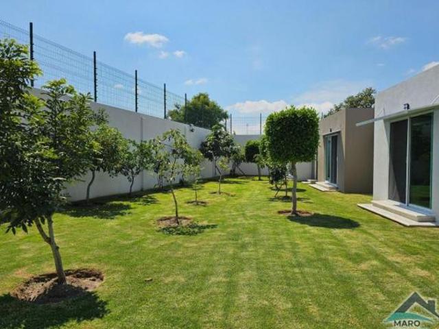 LUJOSA CASA EN VENTA CON 1,600 M2 DE TERRENO EN ATLIXCO PUEBLA