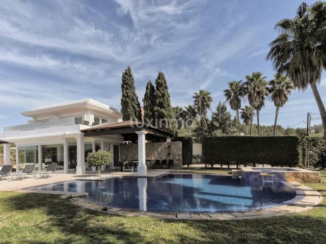 Lujosa Casa Independiente con Licencia Turística, en Jesús. 400m² Santa