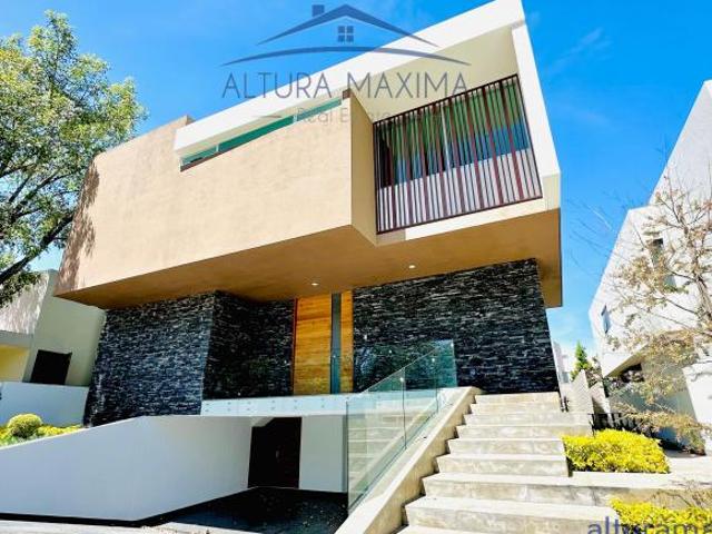 Lujosa Residencia Nueva en Venta Colinas de San Javier Zapopan