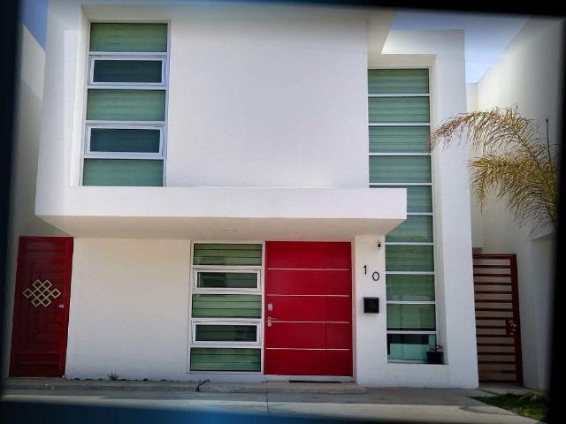 Lujosa Vivienda en Estancia Residencial Unidad 10