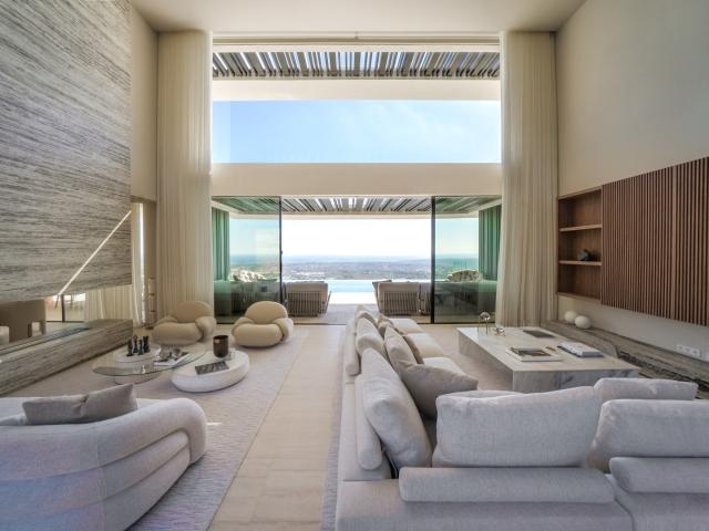 Lujosa villa de estilo moderno en la exclusiva urbanización La Reserva de Sotogrande