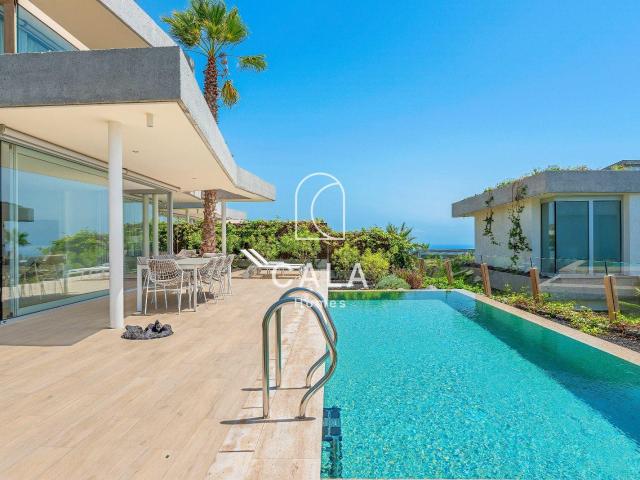 Lujosa villa de tres dormitorios con piscina privada y vista. 269m² Abama
