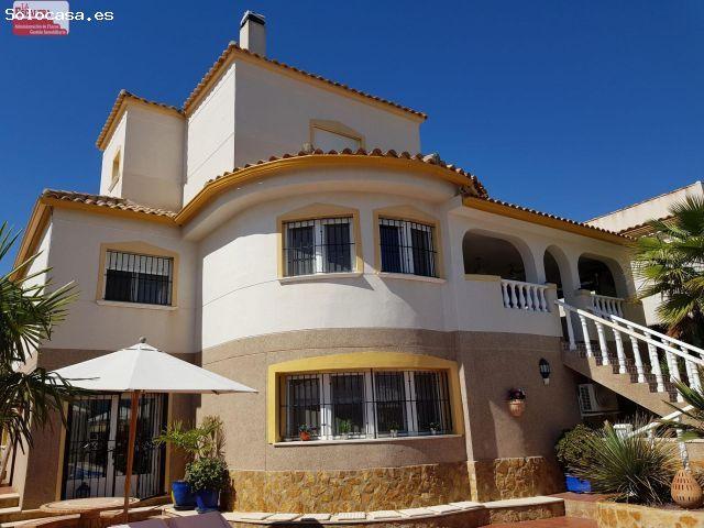 Lujosa villa en Castalla Internacional Luxurious villa in Castalla Internacional