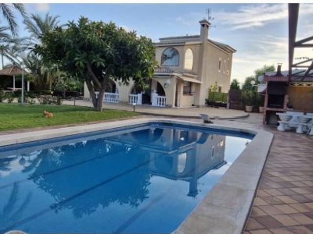 LUJOSA VILLA EN ALQUILER LARGA TEMPORADA!