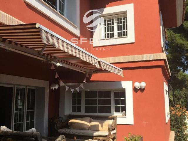Lujosa villa para una vida confortable rodeada de naturaleza. 850m² Godella