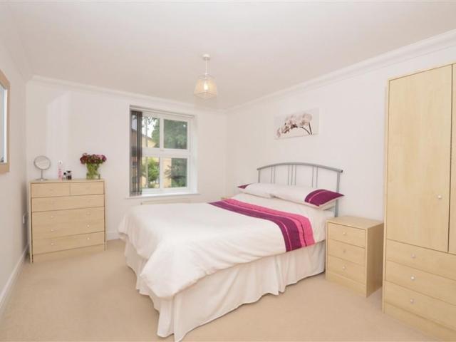 Lukas Court, 119 121 Richmond Park. 2 bed flat to rent £1,150 pcm £265 pw