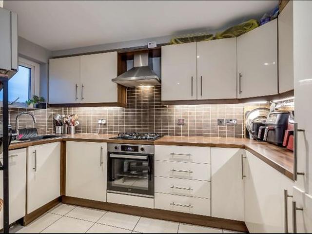 Luke Elliott Has an Apartment